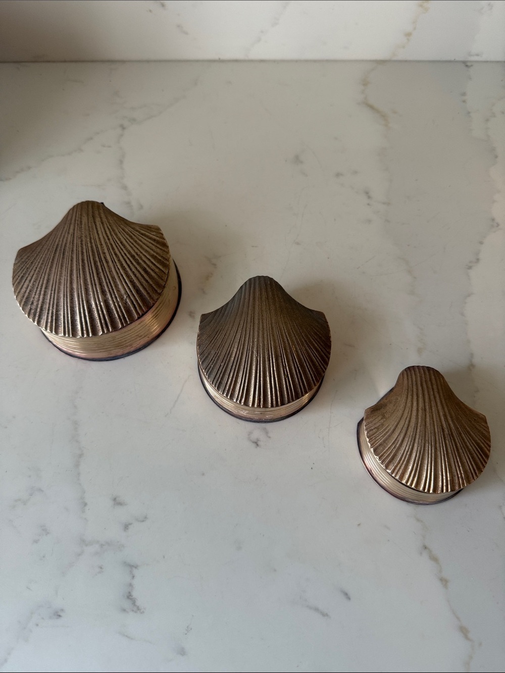 Vintage Nesting Brass Shell Trinket boxes Set of 3 - Picture 3 of 14